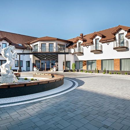 Hotel Sebory Пшасниш Екстериор снимка