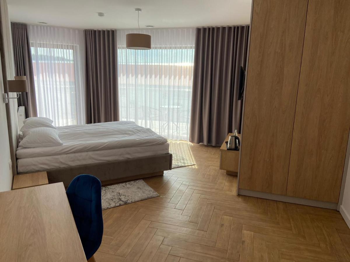 Hotel Sebory Пшасниш Екстериор снимка