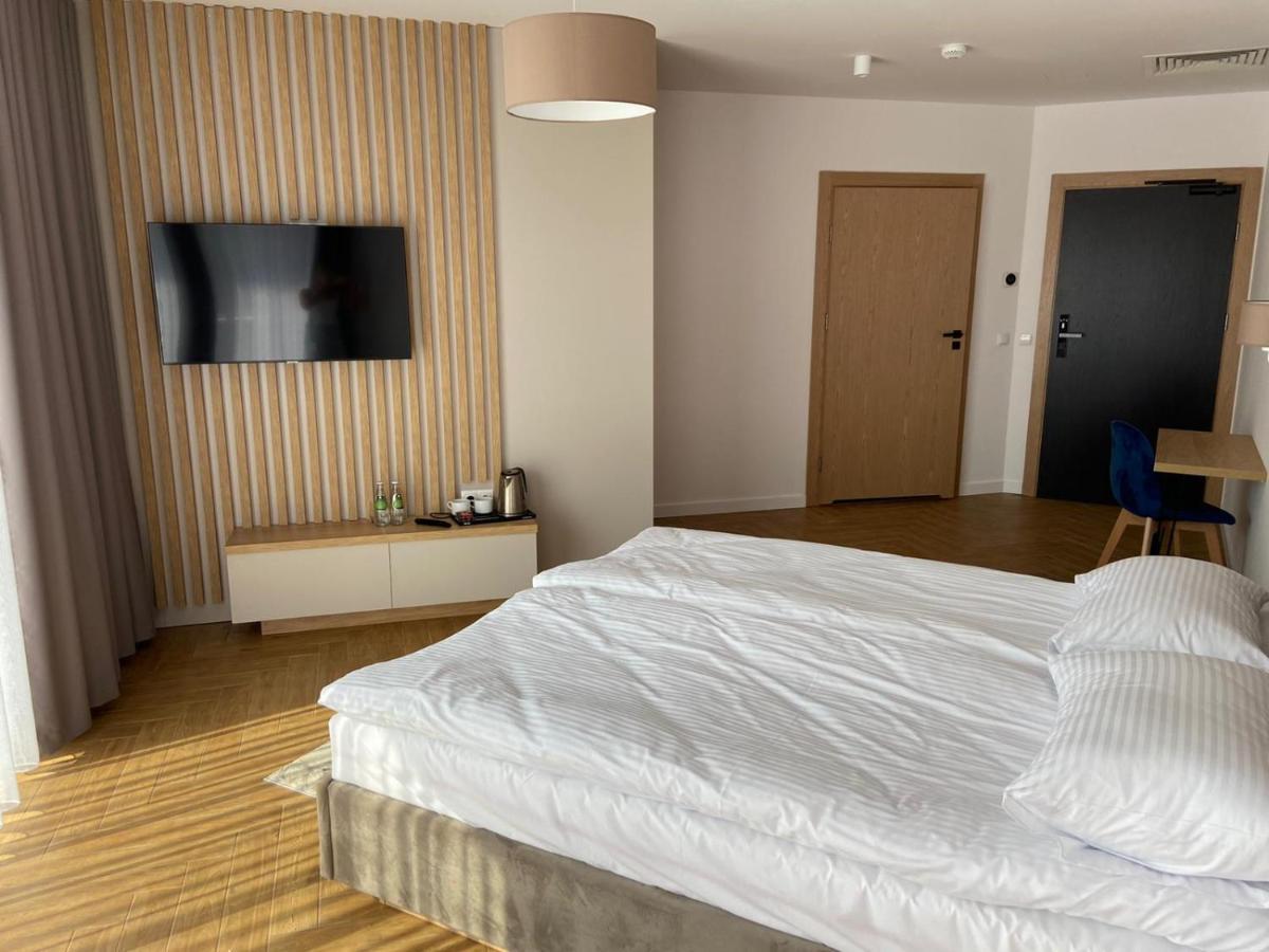 Hotel Sebory Пшасниш Екстериор снимка