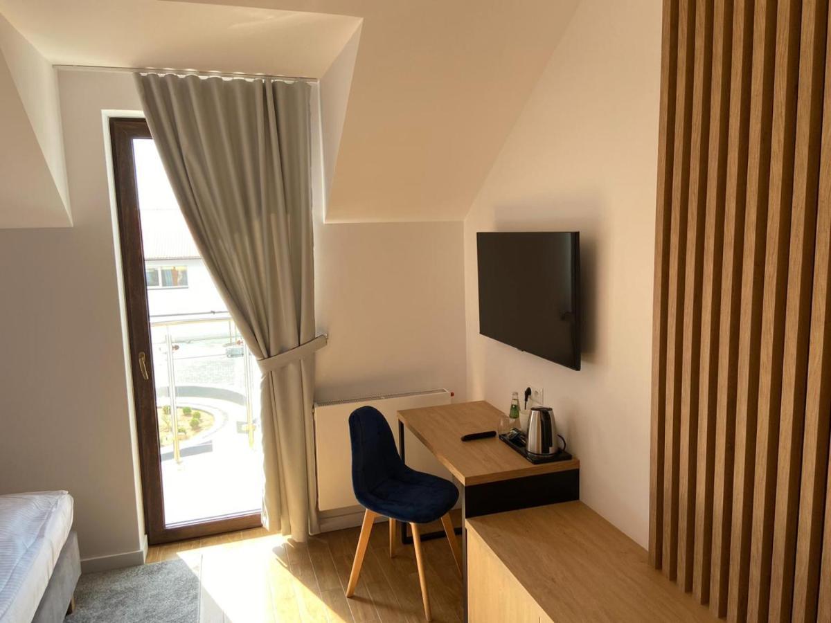 Hotel Sebory Пшасниш Екстериор снимка