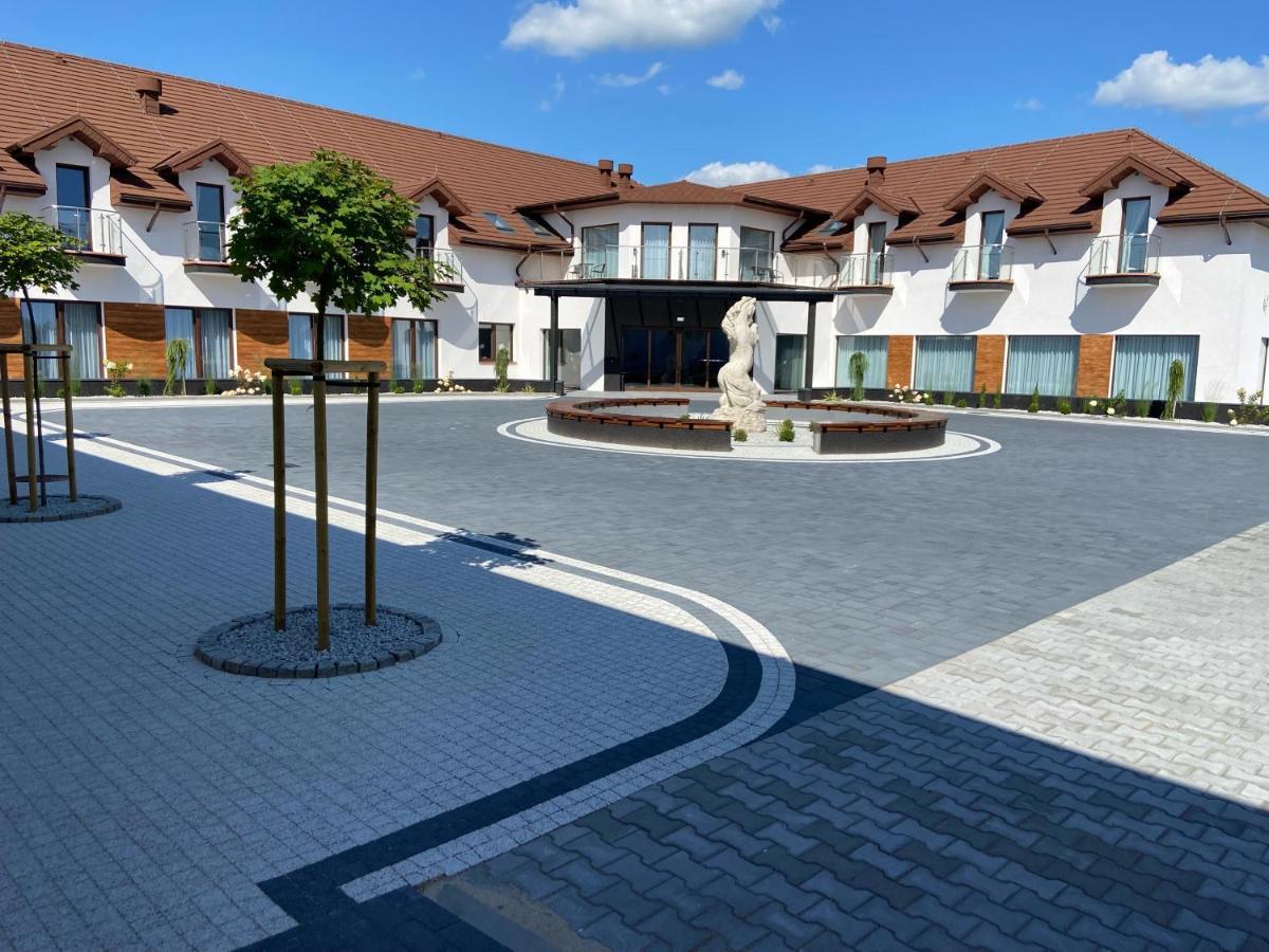 Hotel Sebory Пшасниш Екстериор снимка