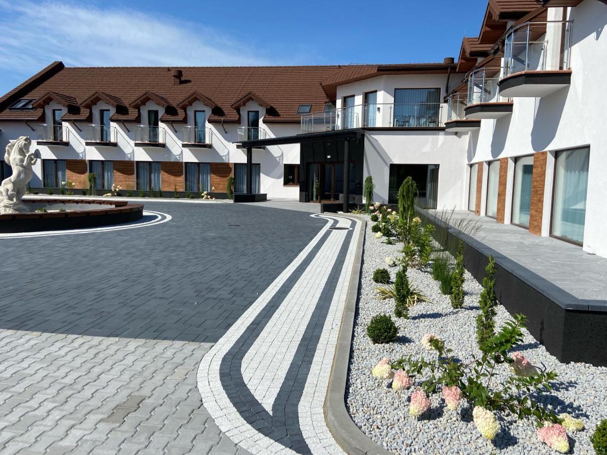Hotel Sebory Пшасниш Екстериор снимка