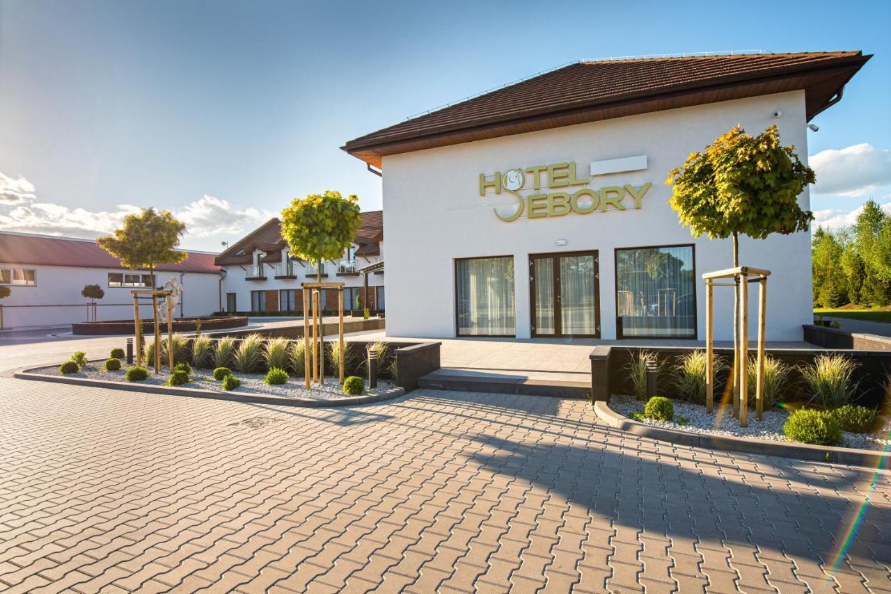 Hotel Sebory Пшасниш Екстериор снимка