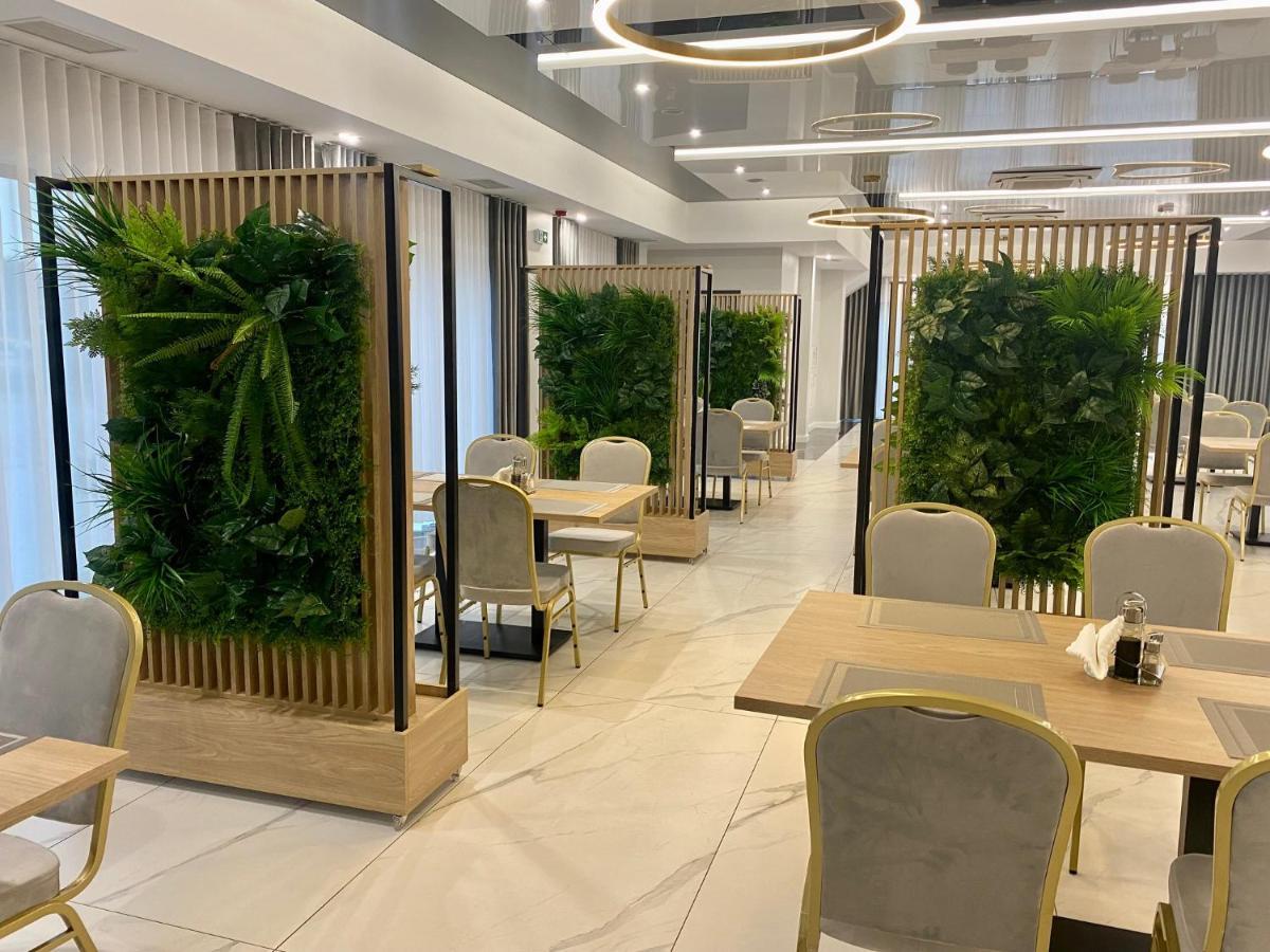 Hotel Sebory Пшасниш Екстериор снимка