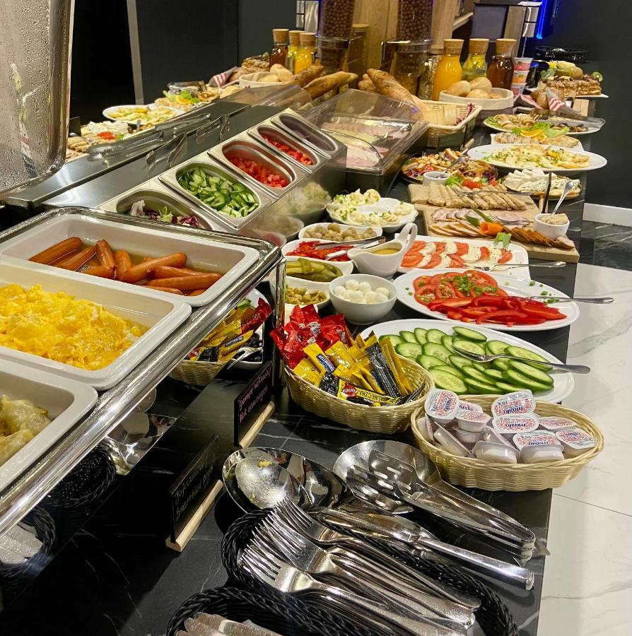 Hotel Sebory Пшасниш Екстериор снимка
