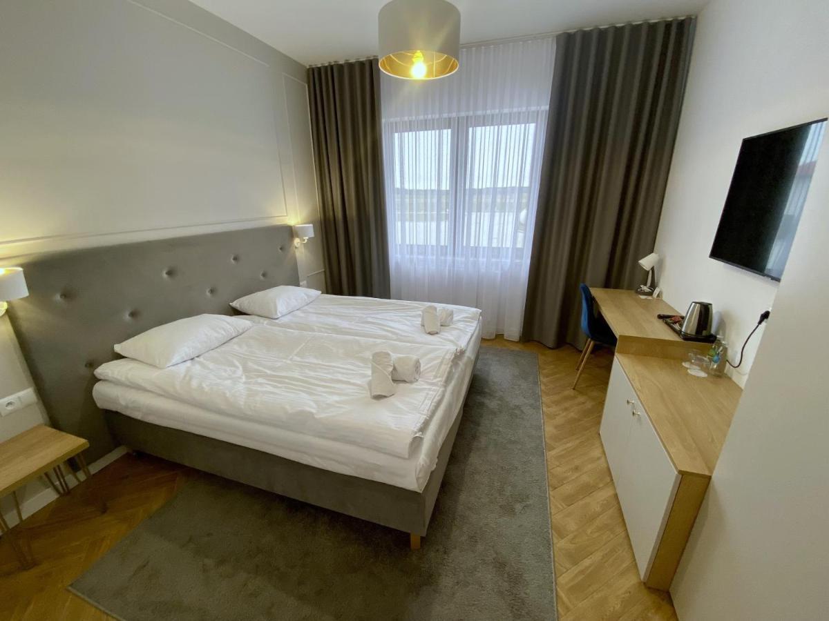 Hotel Sebory Пшасниш Екстериор снимка